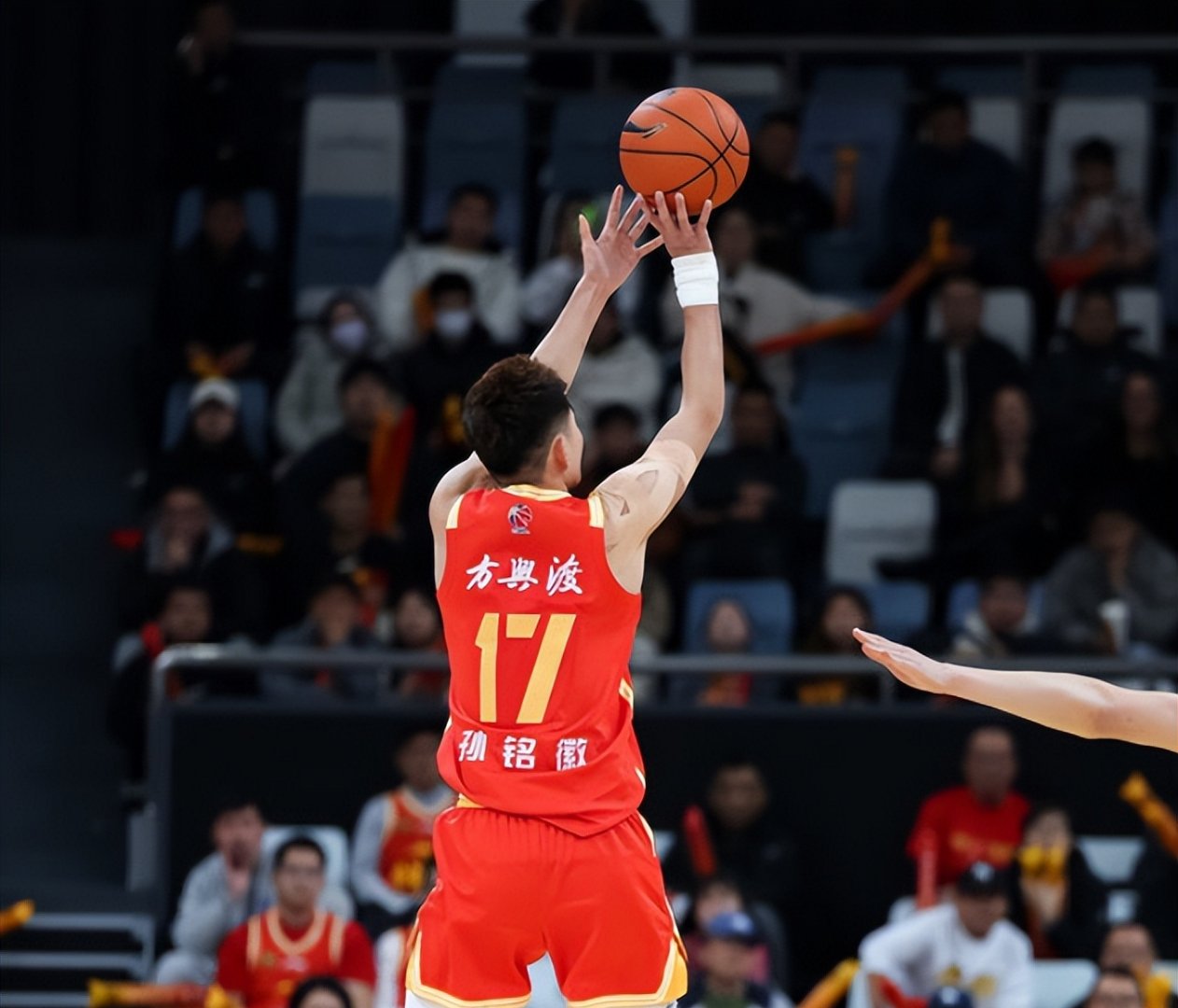 南宫ng清晨金州勇士备战CBA季后赛，造点机会细节曝光，信心回归，资深球员宣示担当的简单介绍